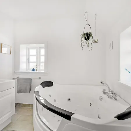 Fantastisk Renoveret Kvalitetshus Med Stråtag Sj214 Harboør